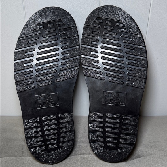 Dr. Martens Laketen Slingback Mule Tumbled Silver Metallic Size 8 NWOT - Picture 15 of 16